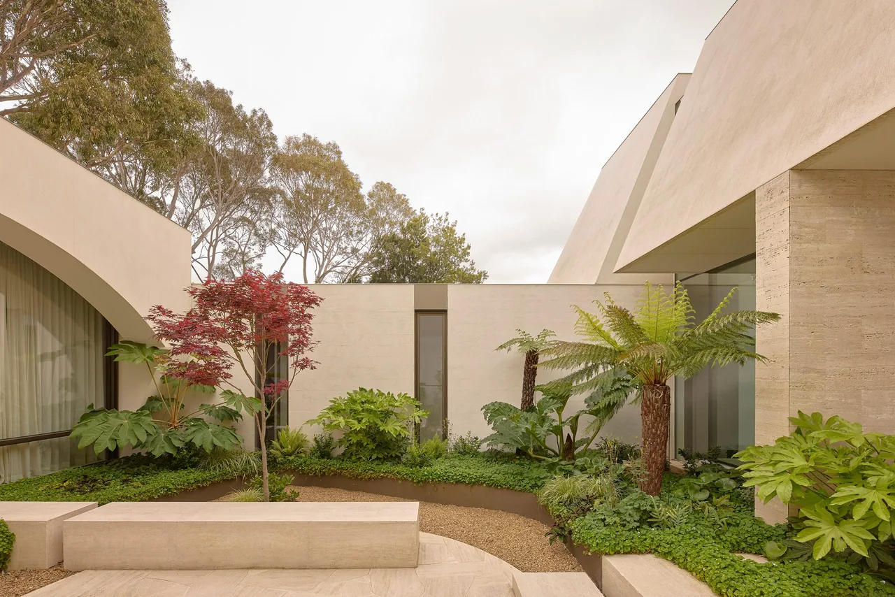 Hawthorn Melbourne Temple House J Kidman Architecture Golden Studio Tali Roth nha san vuon