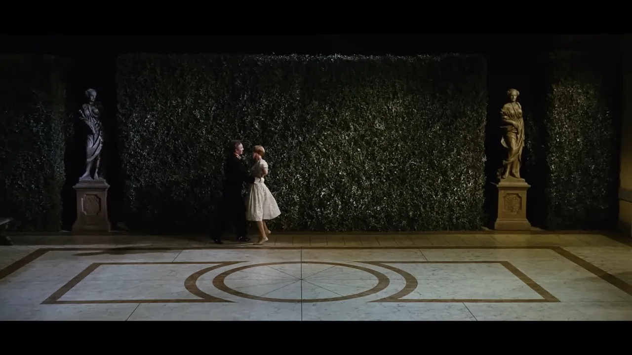 the sound of music thiet ke boi canh Julie Andrews maria Georg von Trapp ao