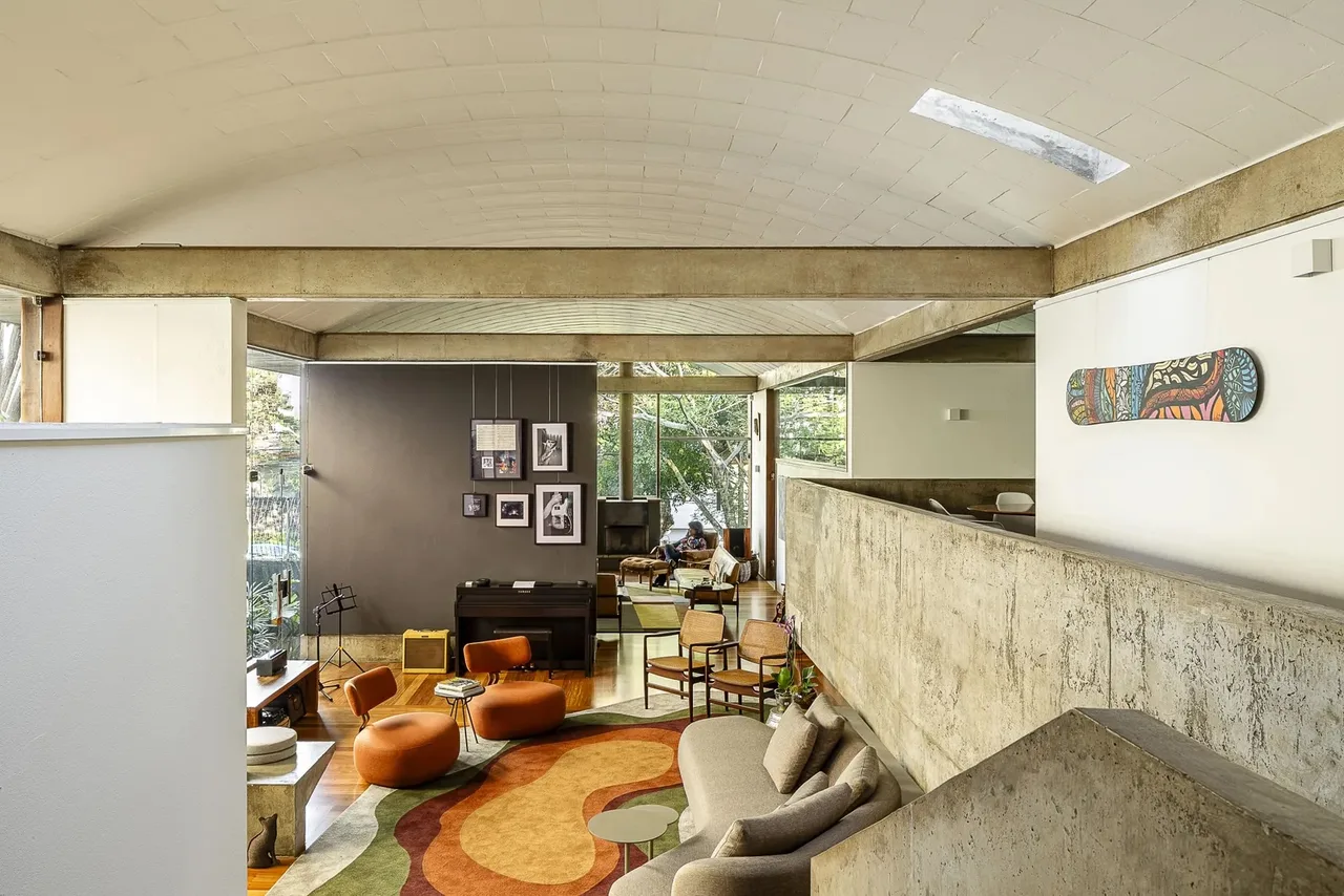 brutalism noi that phong khach arches house
