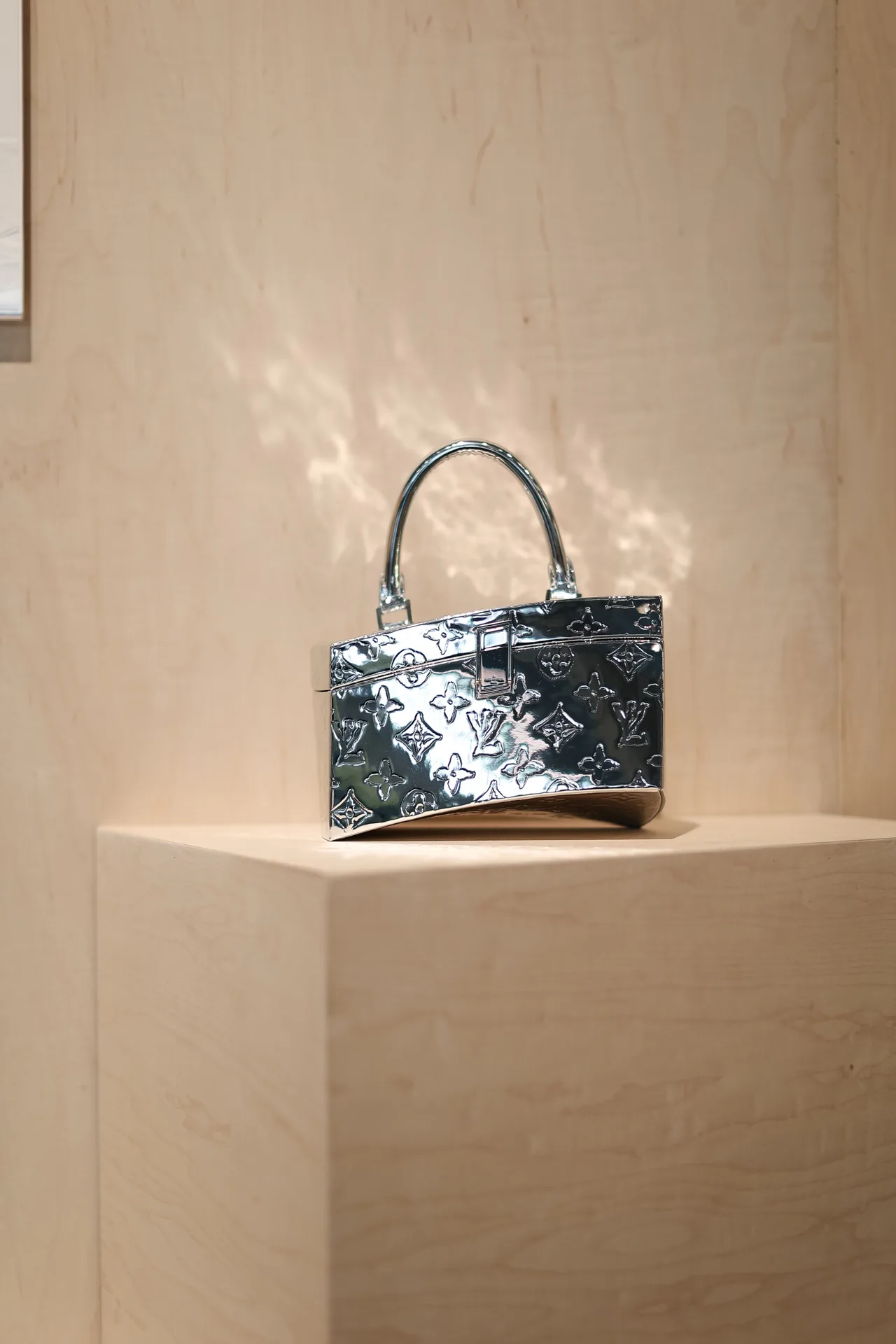 tui xach louis vuitton frank gehry kien truc