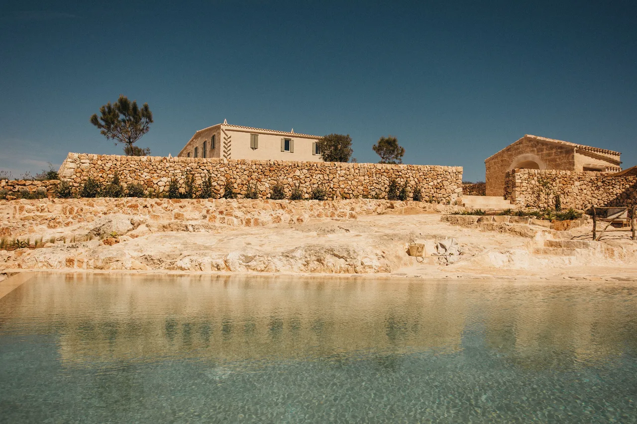 khach san khu nghi duong Son Blanc da voi Marés Menorca Atelier du Pont