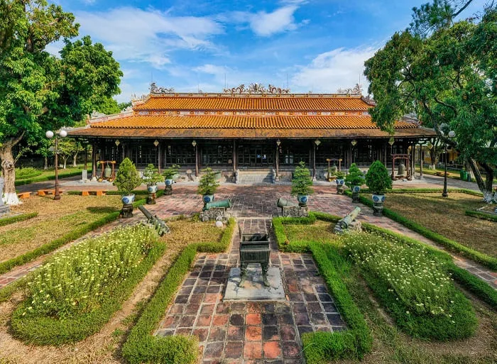 bao tang cung dinh hue dien long an trieu nguyen