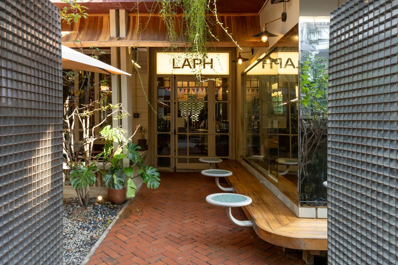 quan cafe laph heritage hue cai tao nha co limdim house studio