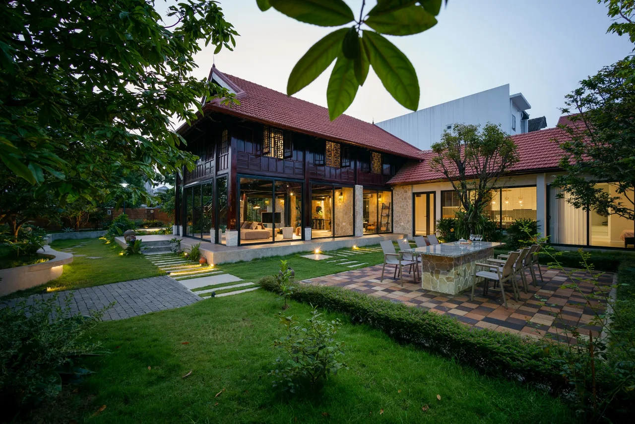 mai ngoi tiled roof house Chum Villa Limdim House Studio