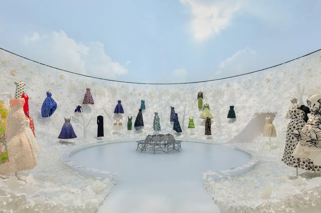 trien lam designer of dream haute couture
