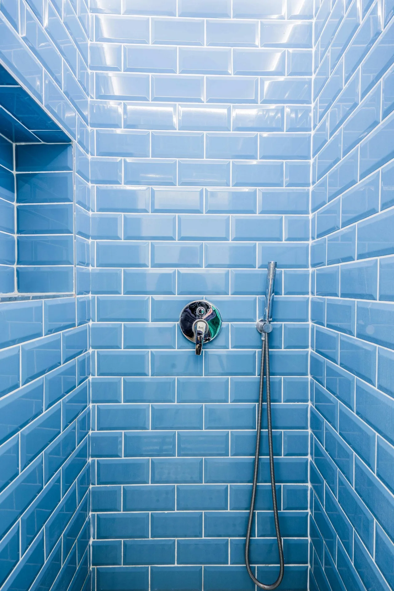 gach op phong tam nho tiles bathroom