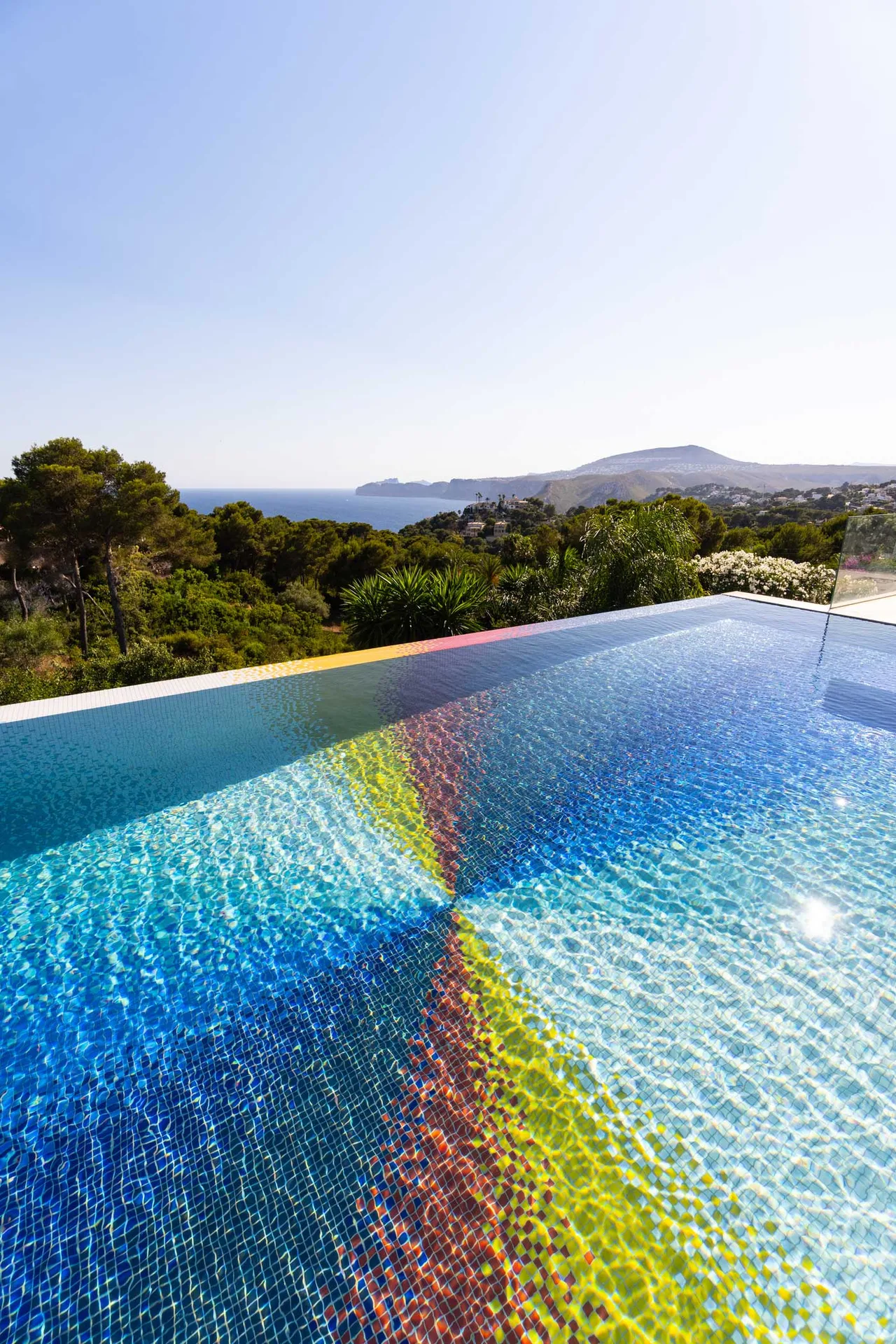 ho boi mosaic mau sac
