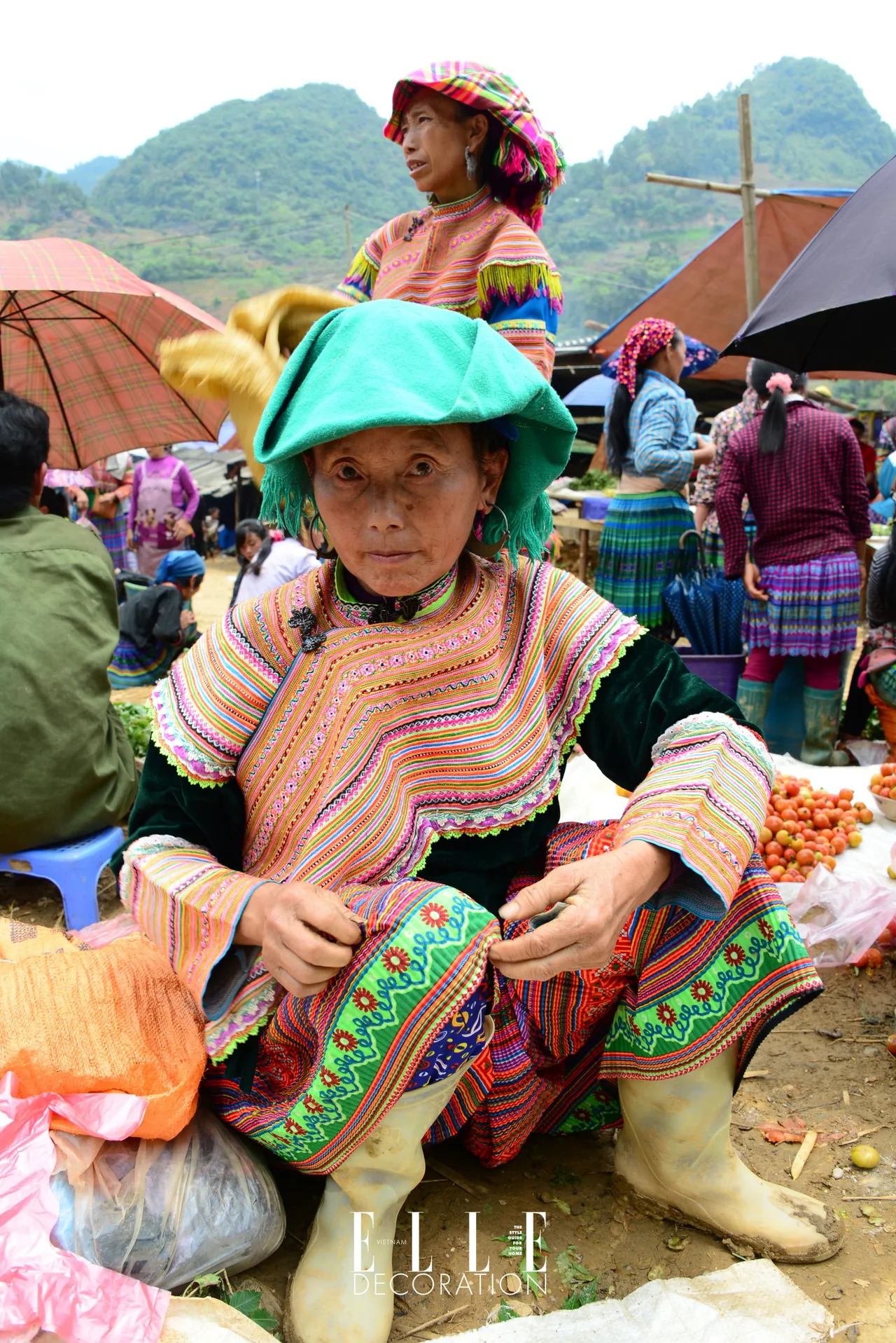 hoa van trang phuc truyen thong nguoi H’mong dan toc thieu so