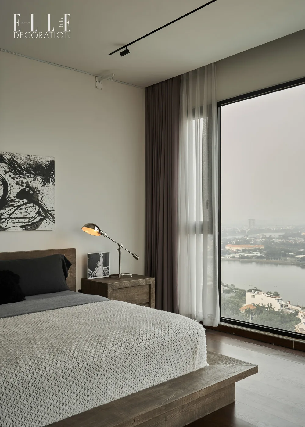 Khong gian song ca si Hong Nhung can ho penthouse tran cao duplex phong ngu