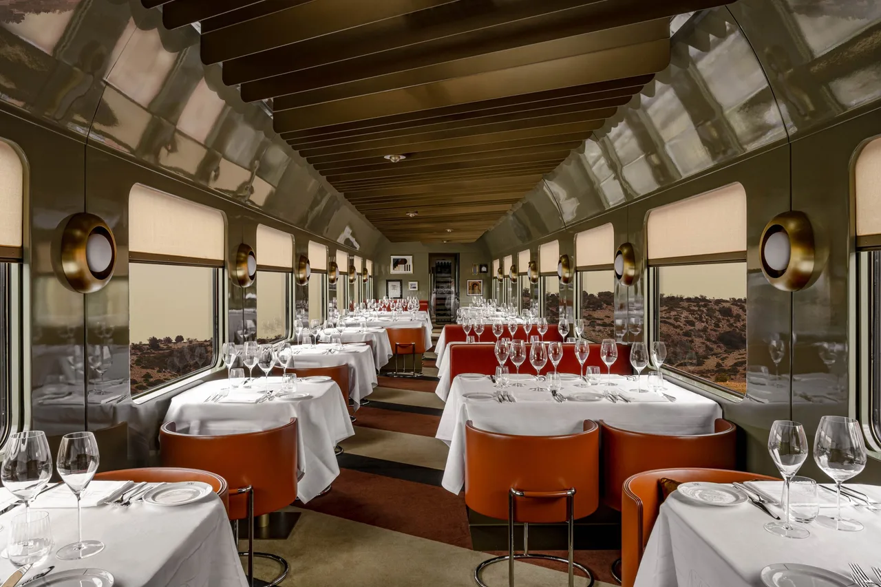 chuyen tau xa xi du lich thuong luu Orient Express La Dolce Vita nha hang y