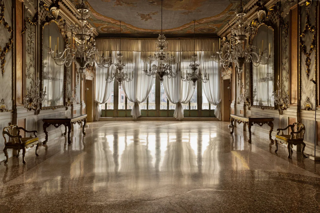 dries van noten foundation nha thiet ke venice di san Palazzo Pisani Moretta