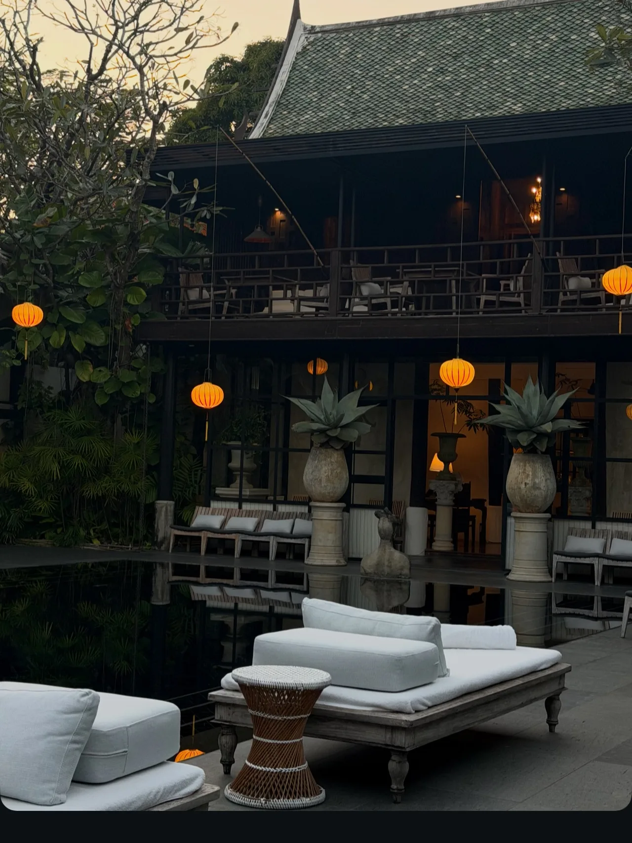 style book nghe si thi giac le trong hoang Villa Mahabhirom resort khach san nghi duong thai lan