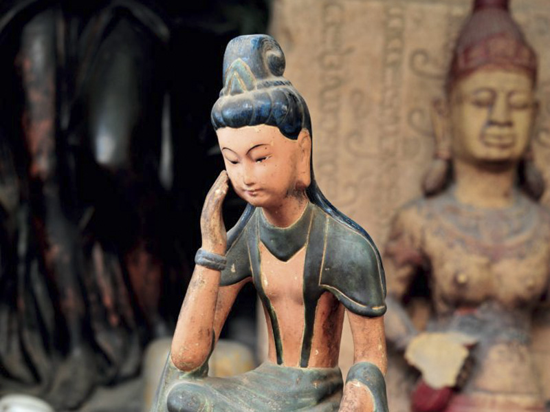 Trong thế giới của gốm: Dạo “chợ Kiều” xem gốm sứ cổ - kim
