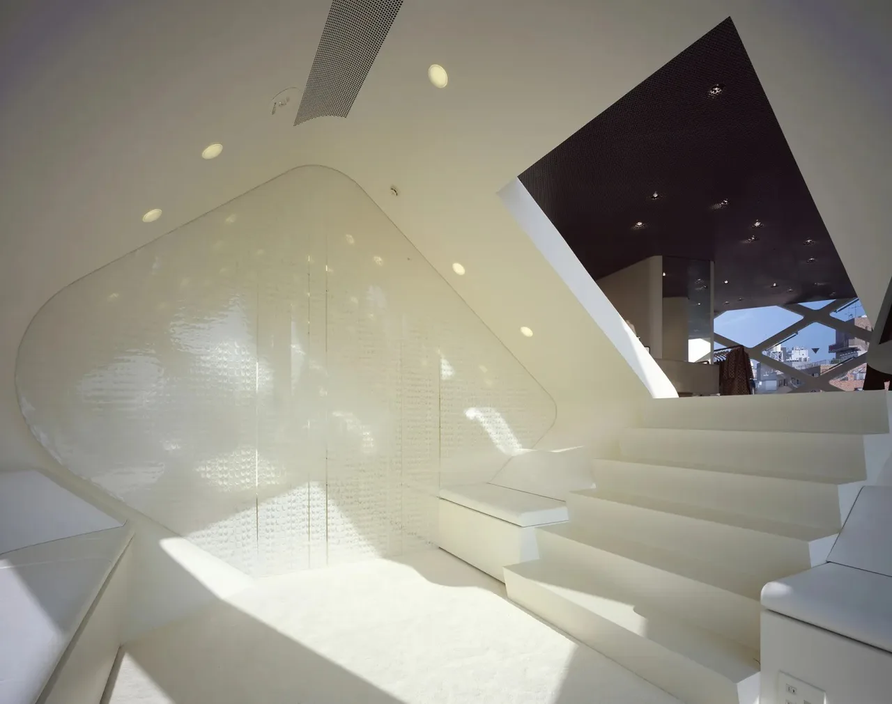 noi that cua hang Glass Tower kien truc toa nha tokyo