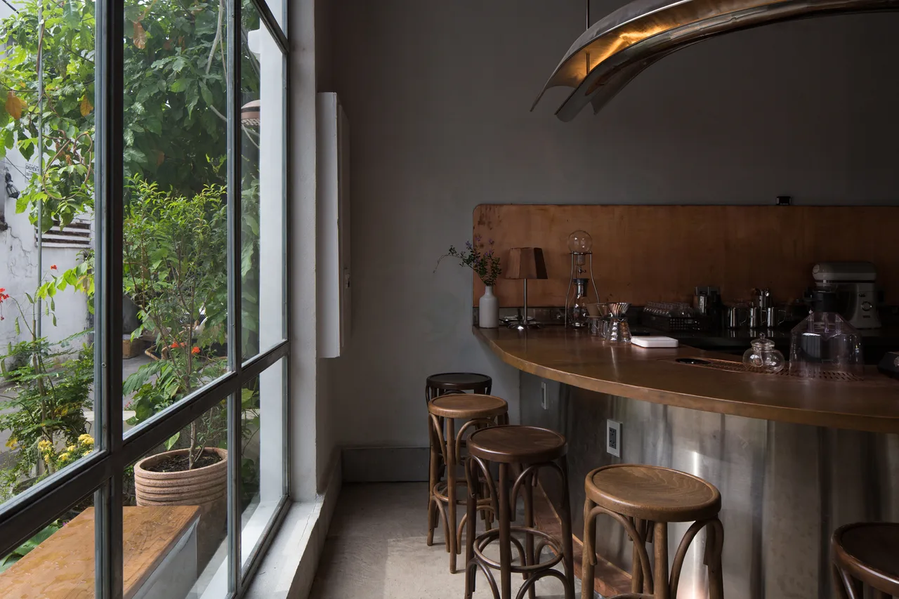 quan ca phe sai gon hidden gem Okkio duy tan Caffe pham ngoc thach quan 3