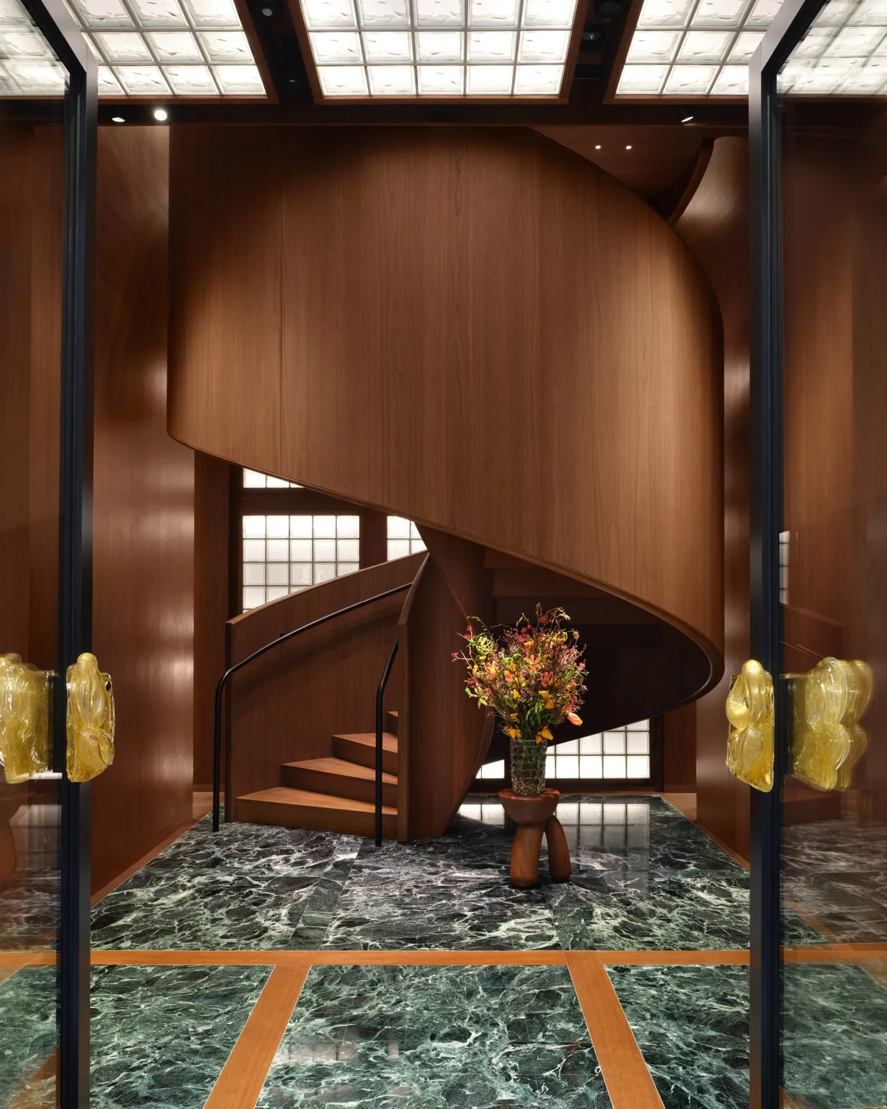 thiet ke noi that green marbel green stone interior