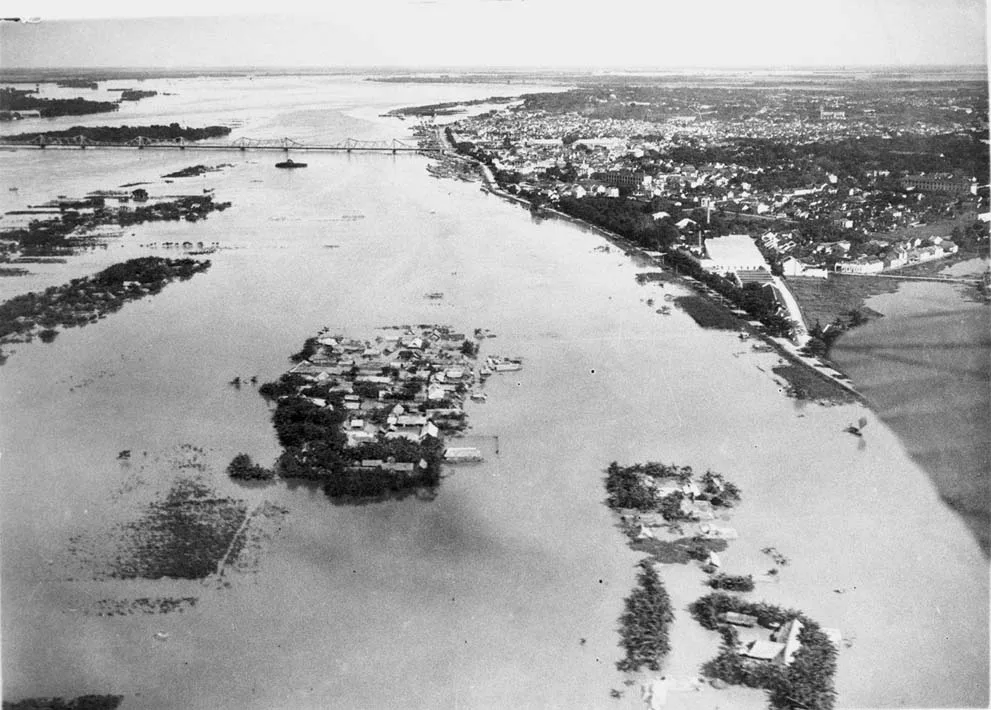 song hong ha noi lich su mua lu