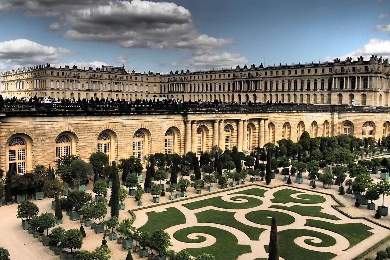 French formal garden Jardin à la française André Le Nôtre Vaux-le-Vicomte