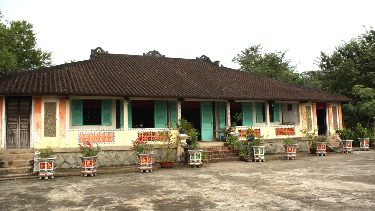 nha co nam bo nha ho tran long an
