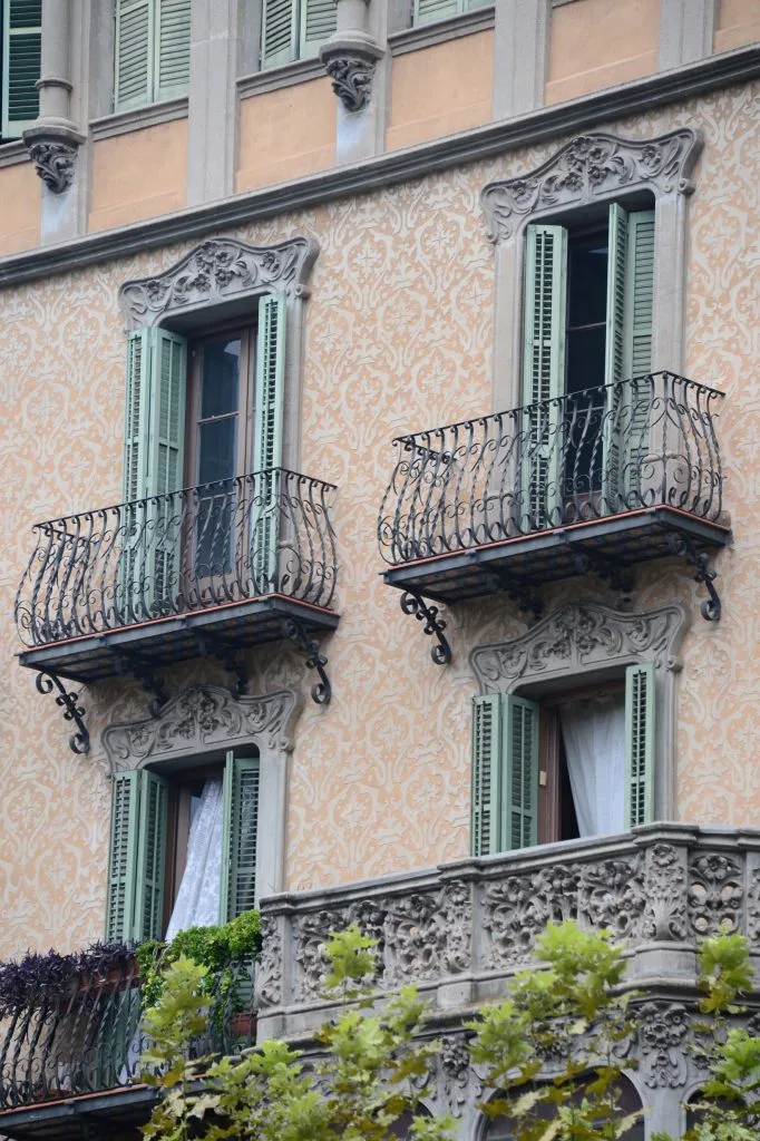 kien truc baroque ban cong barcelona