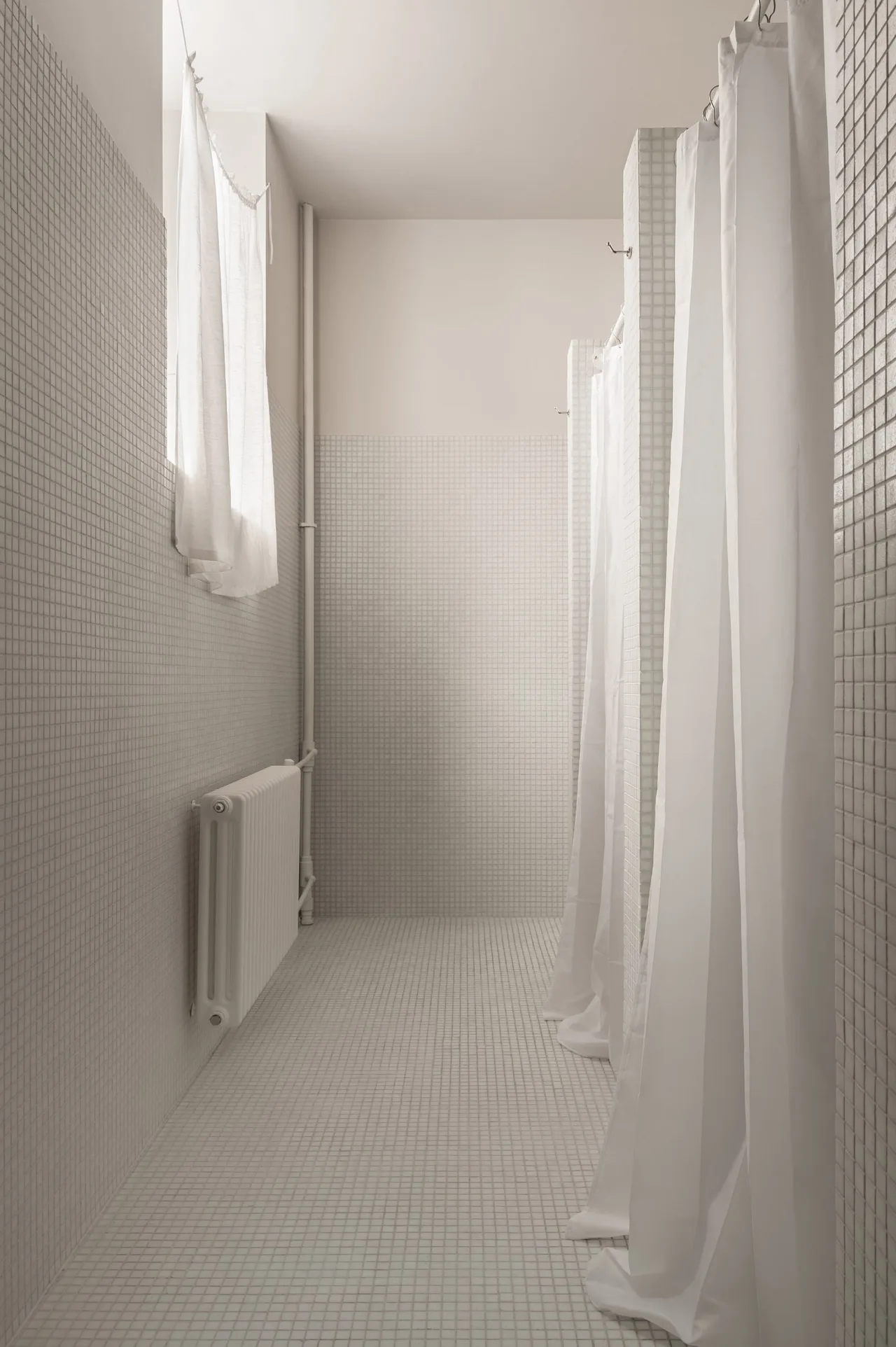 phong tam studio yoga gach op tuong mosaic