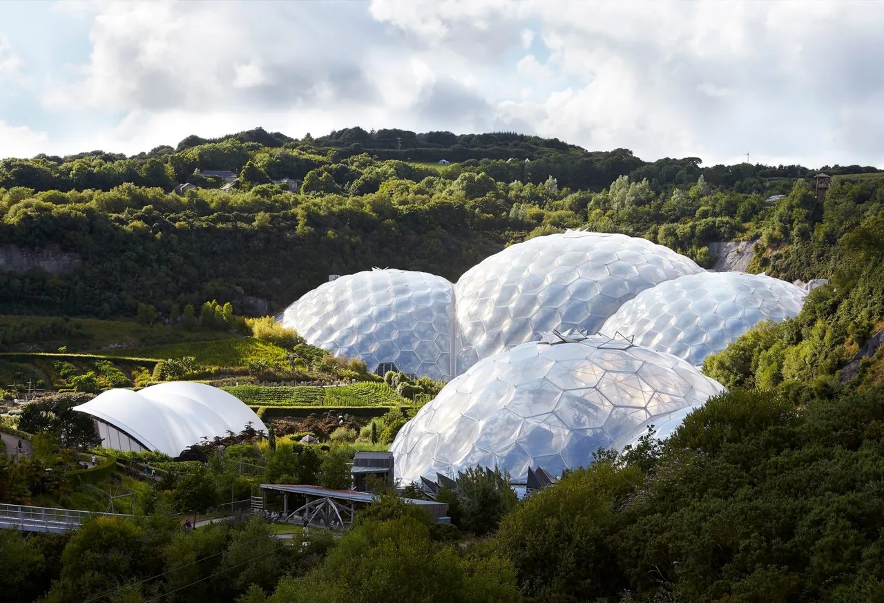 kien truc su Eden (Eden Project) 2001
