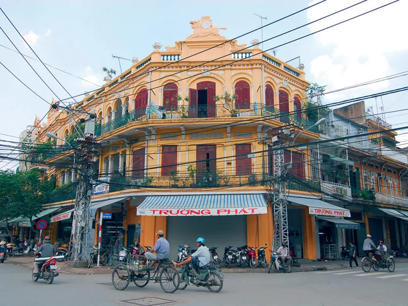 Nét Tây nơi phố Tàu