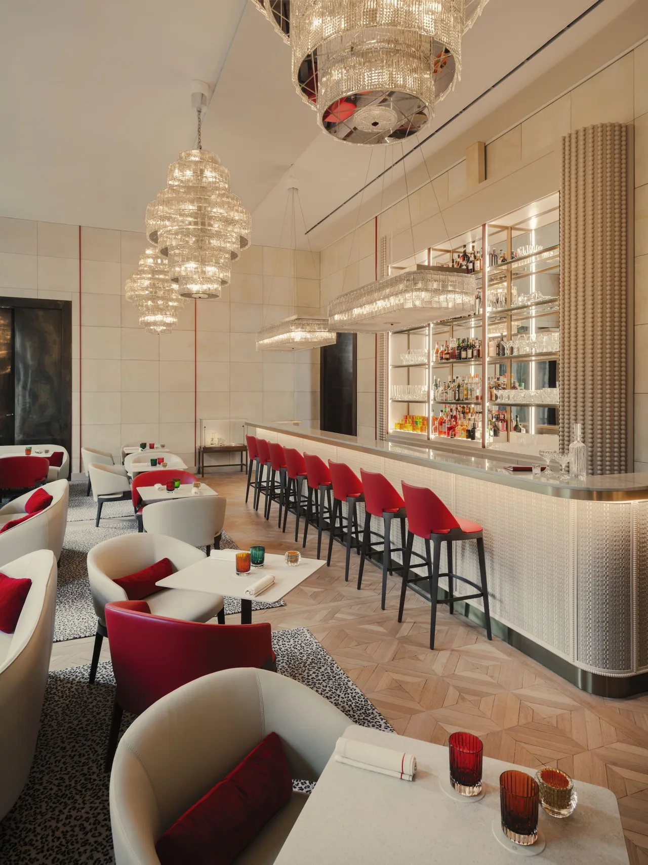 Dinh thu co Hôtel Bischoffsheim Paul-Ernest Sanson Marie-Laure de Noailles Jean-Michel Frank Philippe Starck