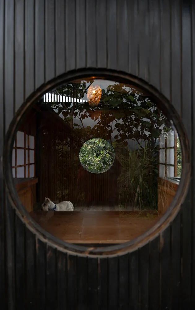 o cua so tron Irori House Baquio Arquitectura Ecuador