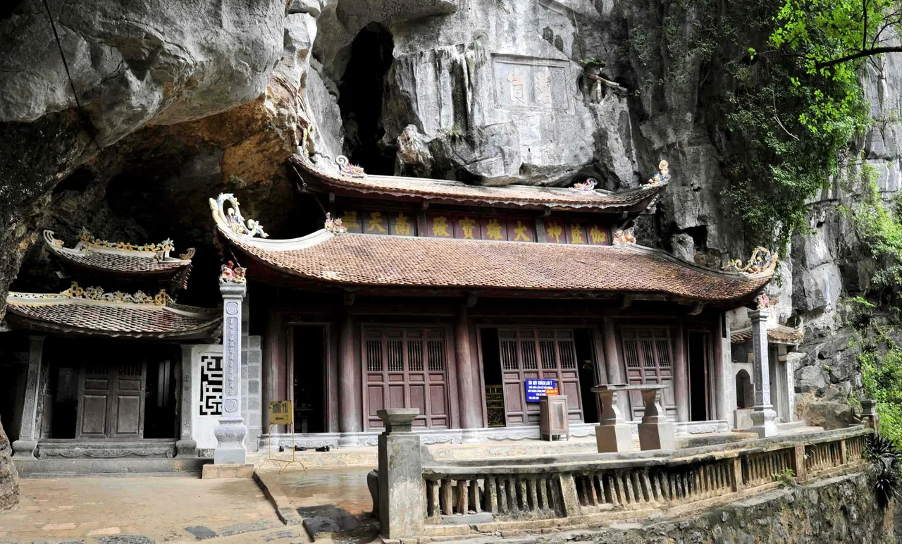 chua bai dinh ninh binh kien truc phat giao
