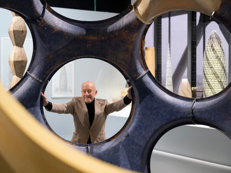 Tôn vinh sự nghiệp 6 thập kỉ của Norman Foster tại triển lãm tầm cỡ