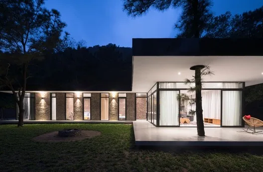 nha 1 tang nha mot tang bungalow House Under the Pines Idee Architect