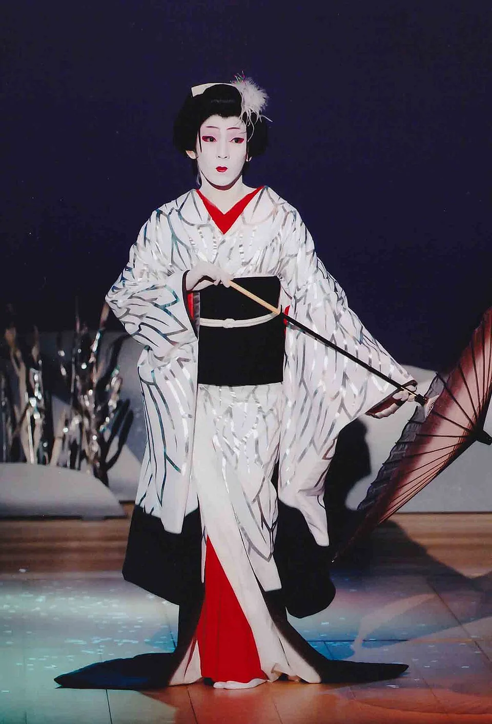nghe thuat trinh dien kabuki ca vu ky nhat ban