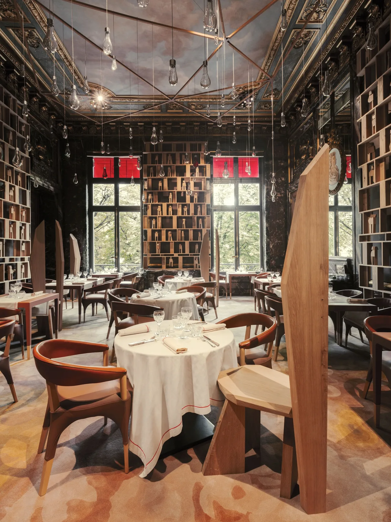 Dinh thu co Hôtel Bischoffsheim Paul-Ernest Sanson Marie-Laure de Noailles Jean-Michel Frank Ducasse Baccarat Philippe Starck