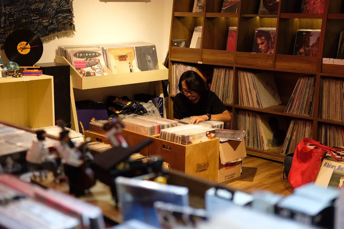 quan cafe dia than vinyl cafe Bluish Cafe thao dien