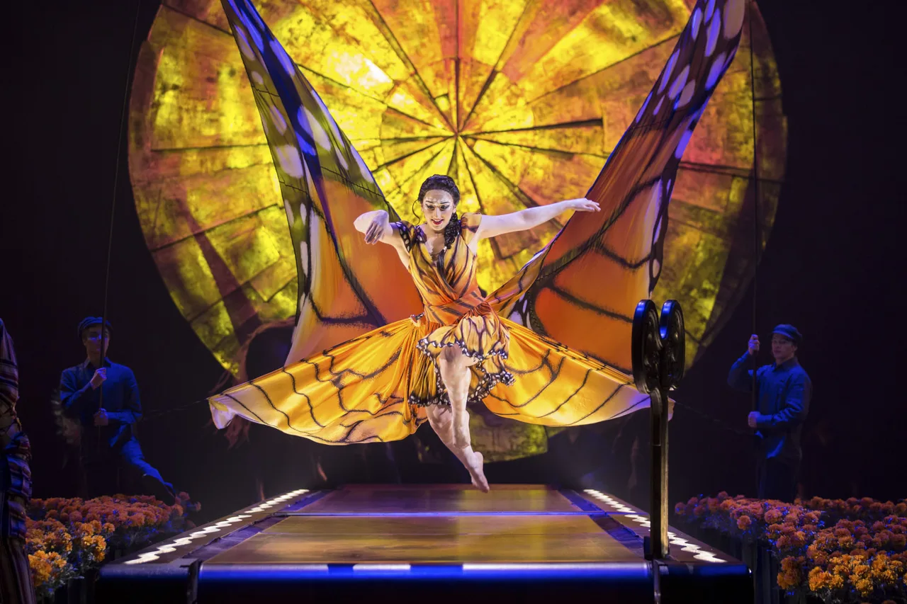 xiec duong dai Corteo Luzia Cirque du Soleil Le Rêve The Dream Franco Dragone Traces Les 7 Doigts de la Main Knitting Peace Cirkus Cirkör vung dat ky bi cong vien gia dinh lang toi my village lune production