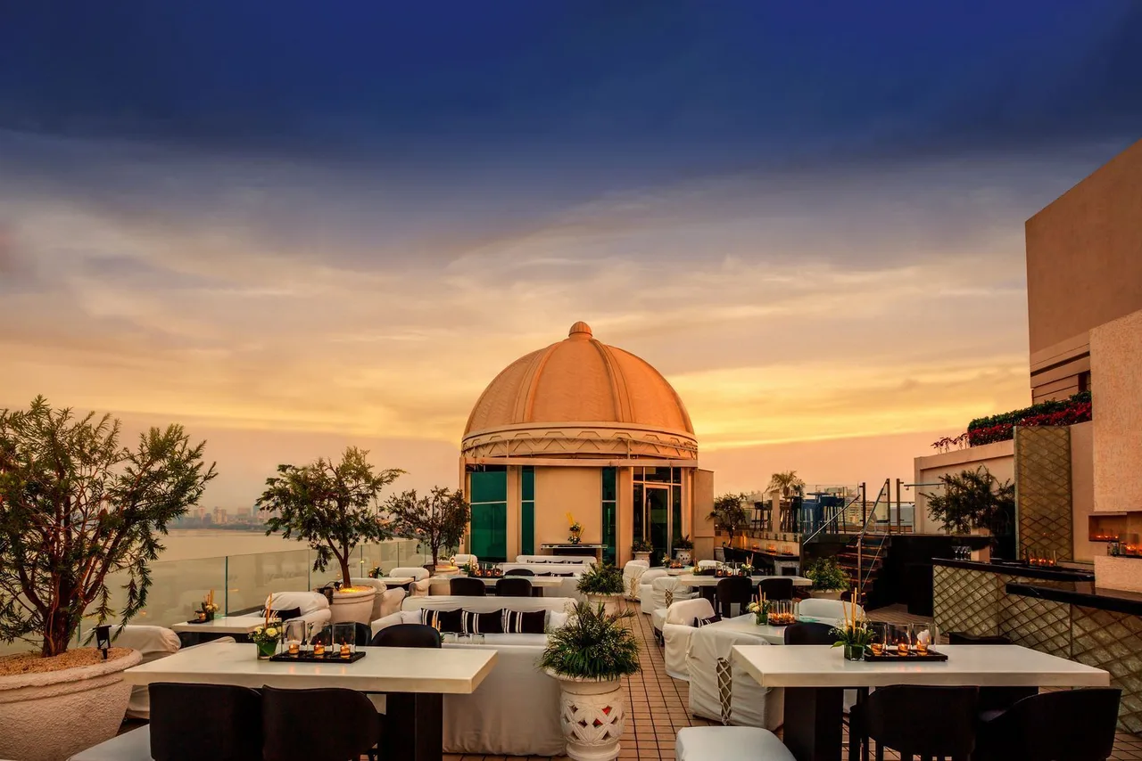 bar rooftop dome mumbai an do du lich