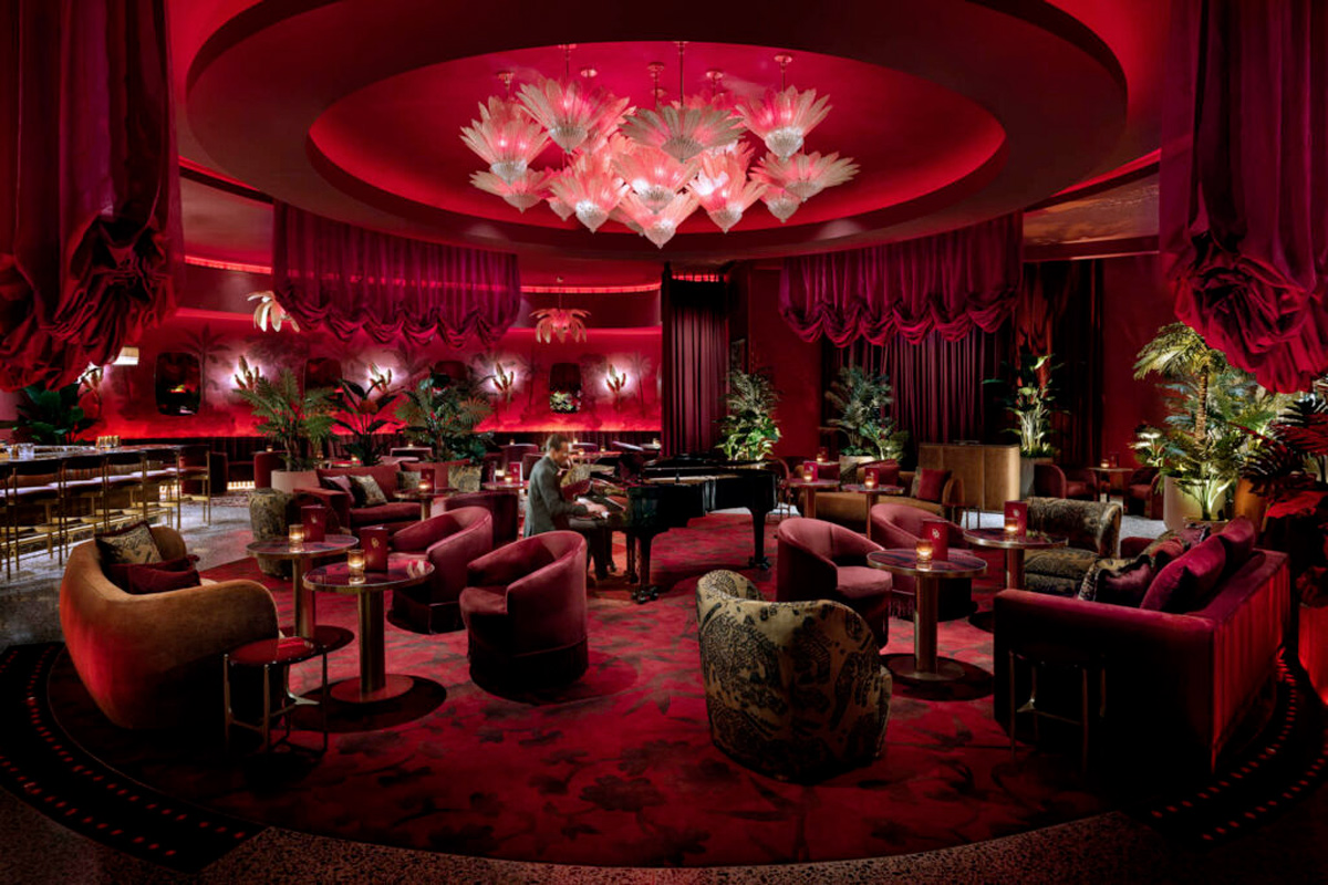 Rogue Room: Sắc đỏ đam mê và sang trọng