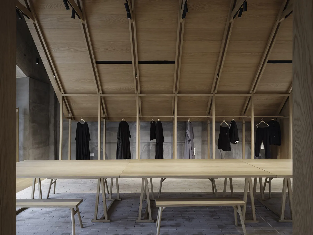 cua hang Jisifang Boutique ngoi nha go
