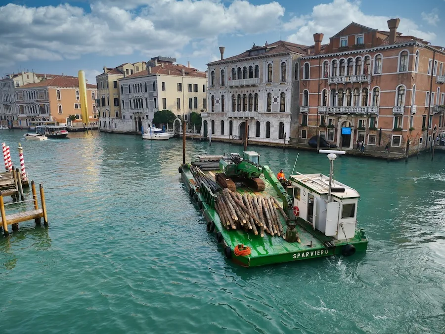 nen mong venice underneath venezia italy