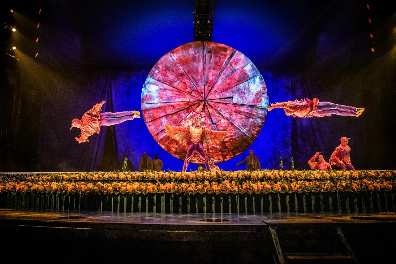 Corteo Luzia Cirque du Soleil Le Rêve The Dream Franco Dragone Traces Les 7 Doigts de la Main Knitting Peace Cirkus Cirkör vung dat ky bi cong vien gia dinh lang toi my village lune production