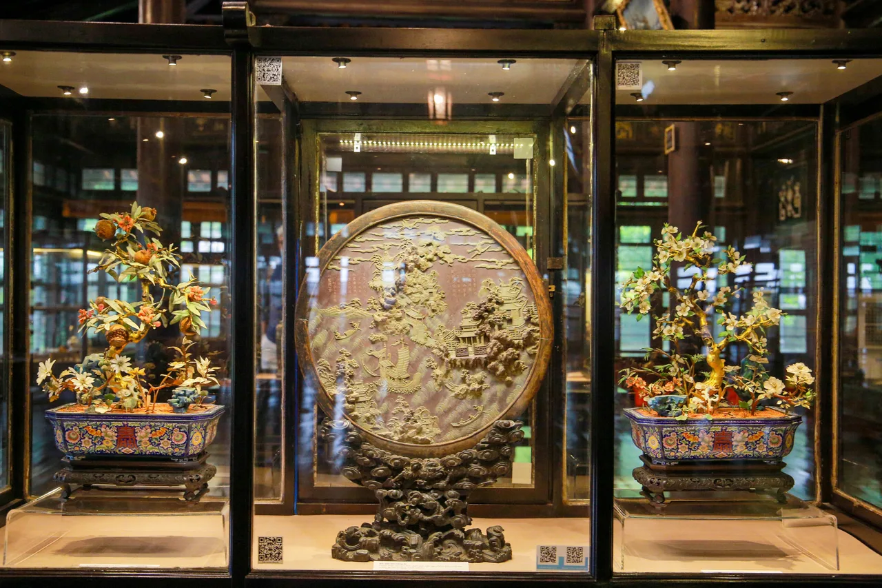 bao tang co vat cung dinh hue dien long an trieu nguyen