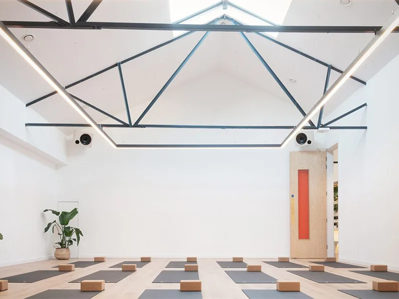 The Space Between - Lớp yoga đương đại