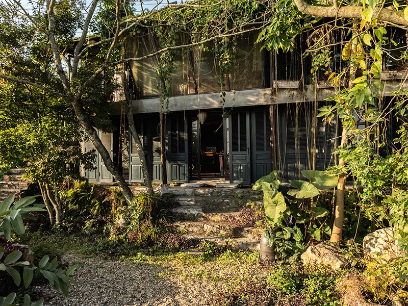 Giữa lưng chừng mây