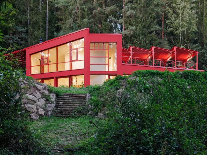 Villa Jevany: Thép đỏ đối thoại cùng rừng thông xanh