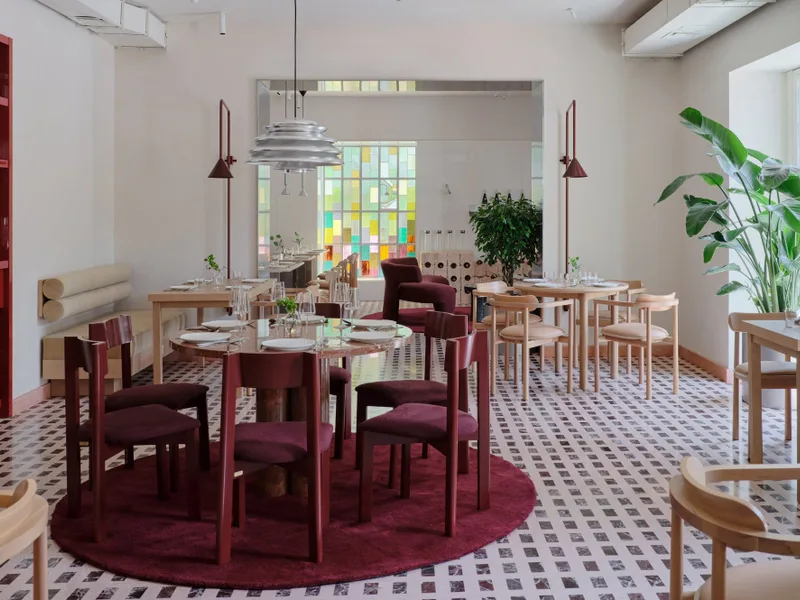 Quán cafe - bar Six Coffee Wine: Hành trình cảm xúc từ ánh sáng và sắc màu