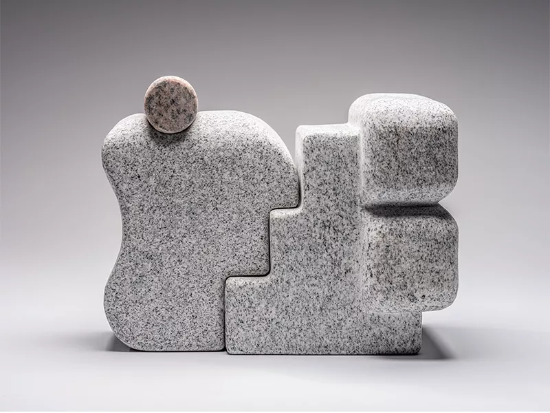 Howard - Những dòng chảy điêu khắc từ đá granite
