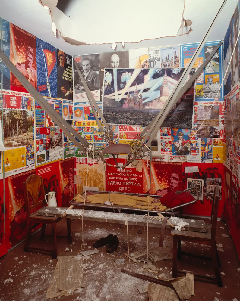 The man who flew into space from his apartment Ilya Kabakov nghe thuat duong dai found object