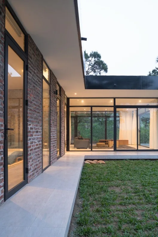 bungalow House Under the Pines Idee Architect