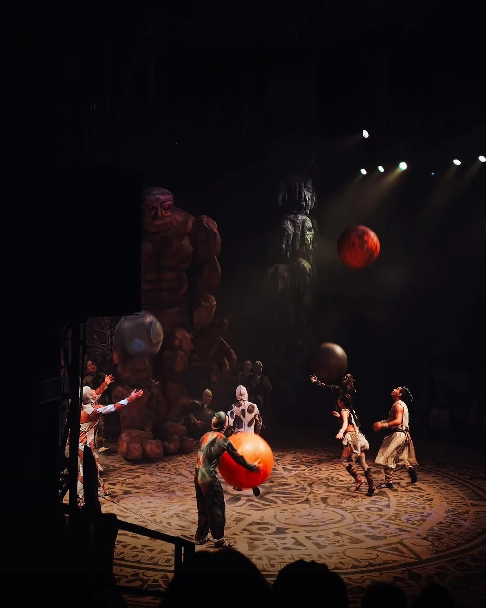 Corteo Luzia Cirque du Soleil Le Rêve The Dream Franco Dragone Traces Les 7 Doigts de la Main Knitting Peace Cirkus Cirkör vung dat ky bi cong vien gia dinh lang toi my village lune production